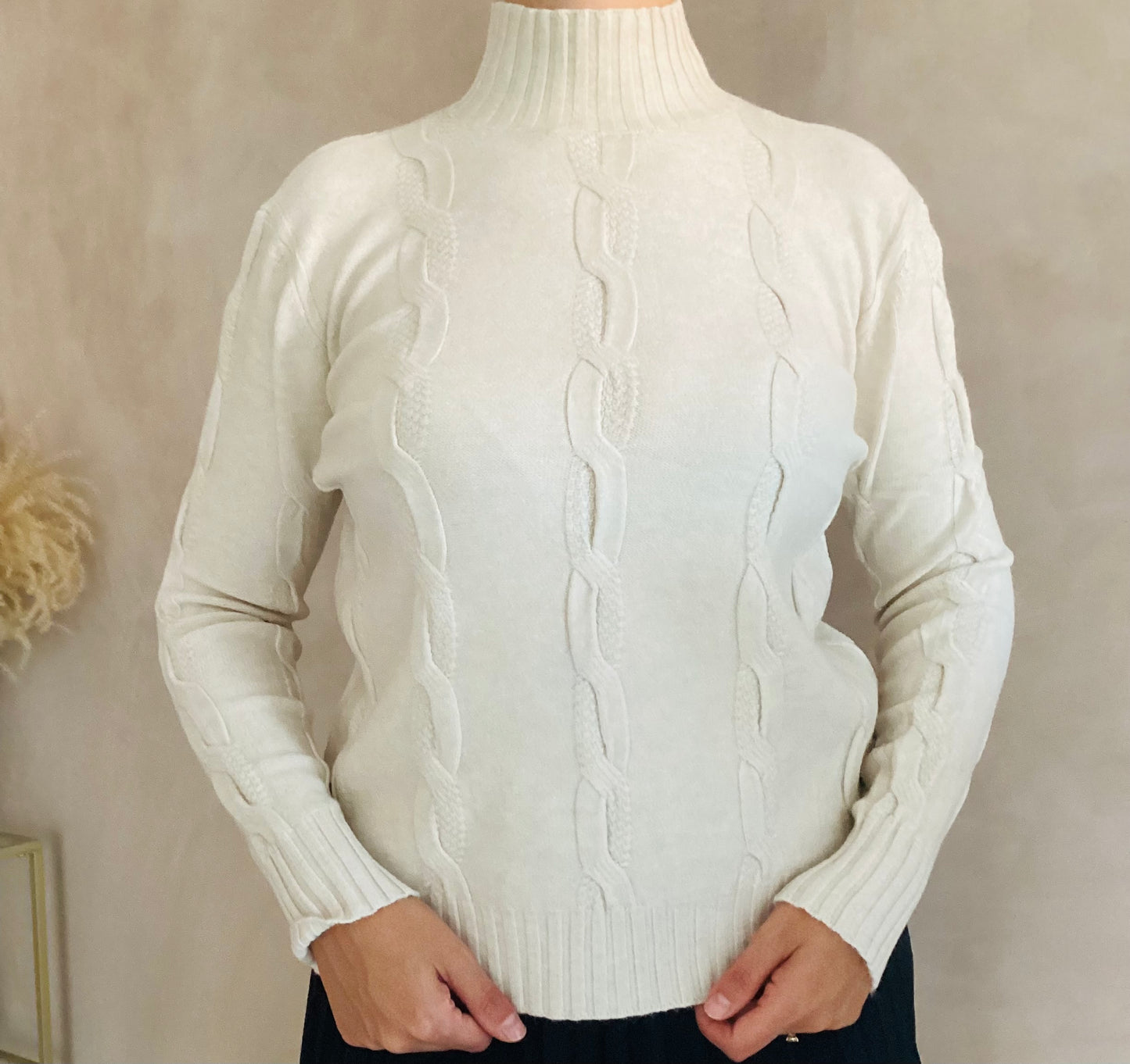 Pull en maille torsadée crème